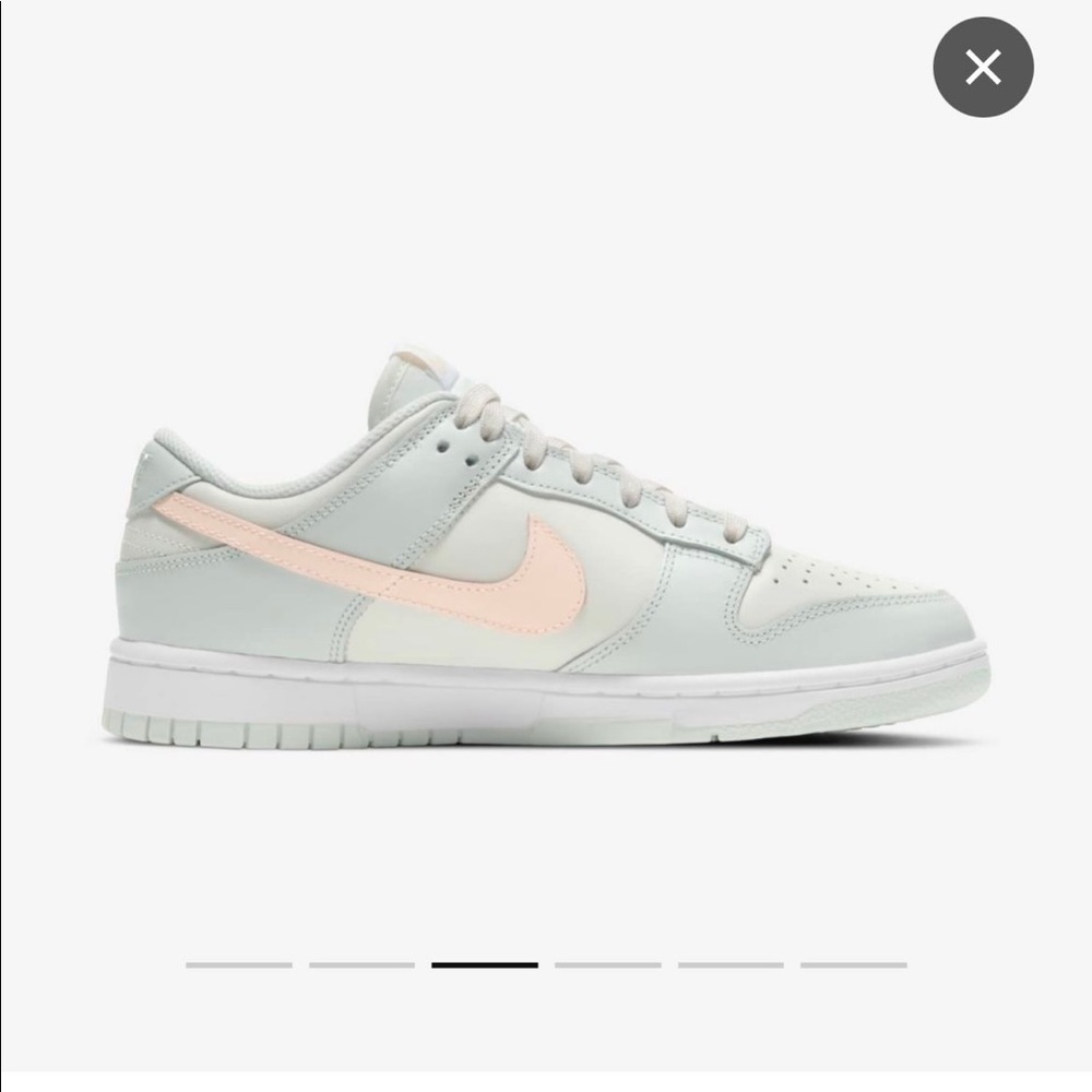 Women’s low dunk “barely green”